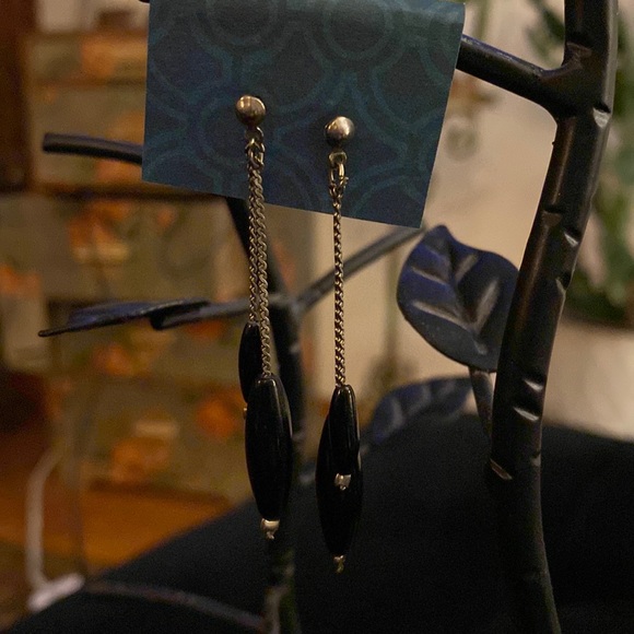 Black stone silver chain dangle post earrings - Picture 1 of 3